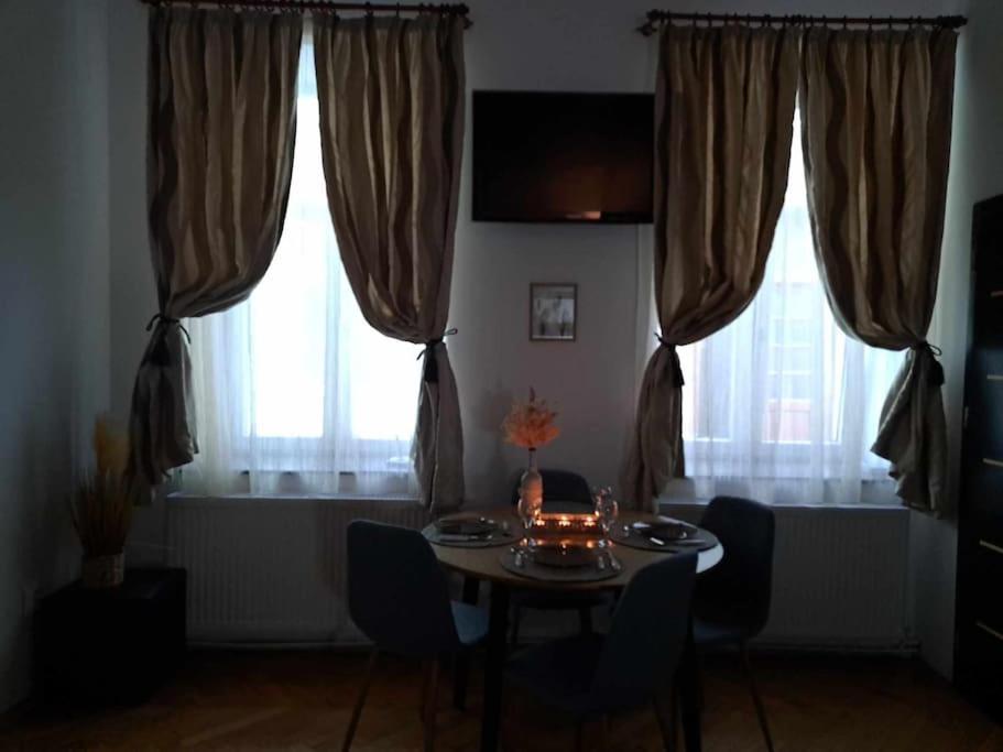 Sofia'S Home Comfy Studio In The Old Town Brasov Ngoại thất bức ảnh