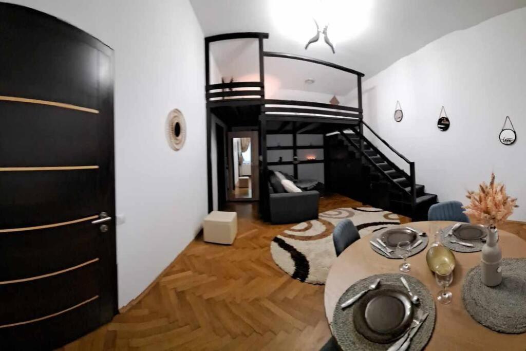 Sofia'S Home Comfy Studio In The Old Town Brasov Ngoại thất bức ảnh